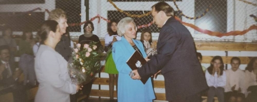 Styczeń 1998 - podziękowanie p. Irenie Petrynie za pełnienie funkcji dyrektora