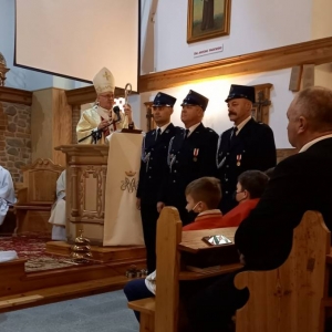 Arcybiskup Metropolita Warmiński odprawia mszę 