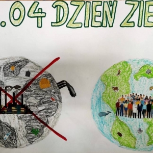 Plakat tematyczny wykonany przez ucznia – napis: 22.04. Dzień Ziemi i rysunki kul ziemskich – po lewej stroni szara, zaniedbana z fabryką i śmieciami, po prawej niebiesko-zielona, zadbana z liczną grupą ludzi.