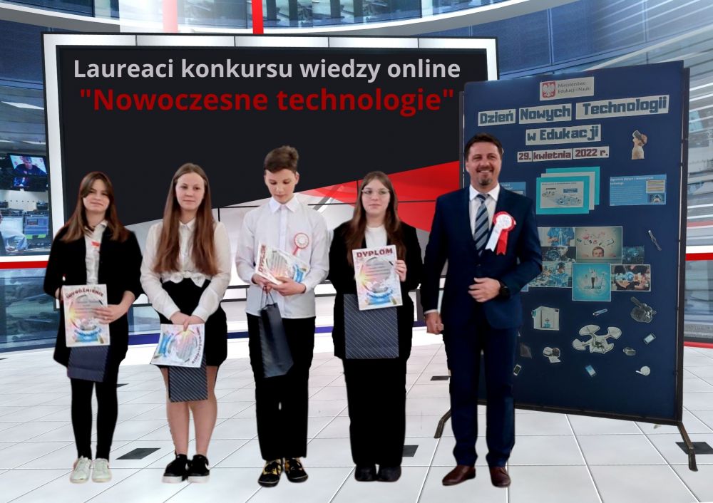 Od lewej: laureaci konkursu wiedzy online „Nowoczesne Technologie” (3 dziewczynki i chłopiec) oraz dyrektor, stoją i pozują do zdjęcia pamiątkowego z otrzymanymi dyplomami i nagrodami.